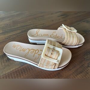 Sam Edelman Ariane Platform Slide
Sandal (Women) size 7. Color Natural